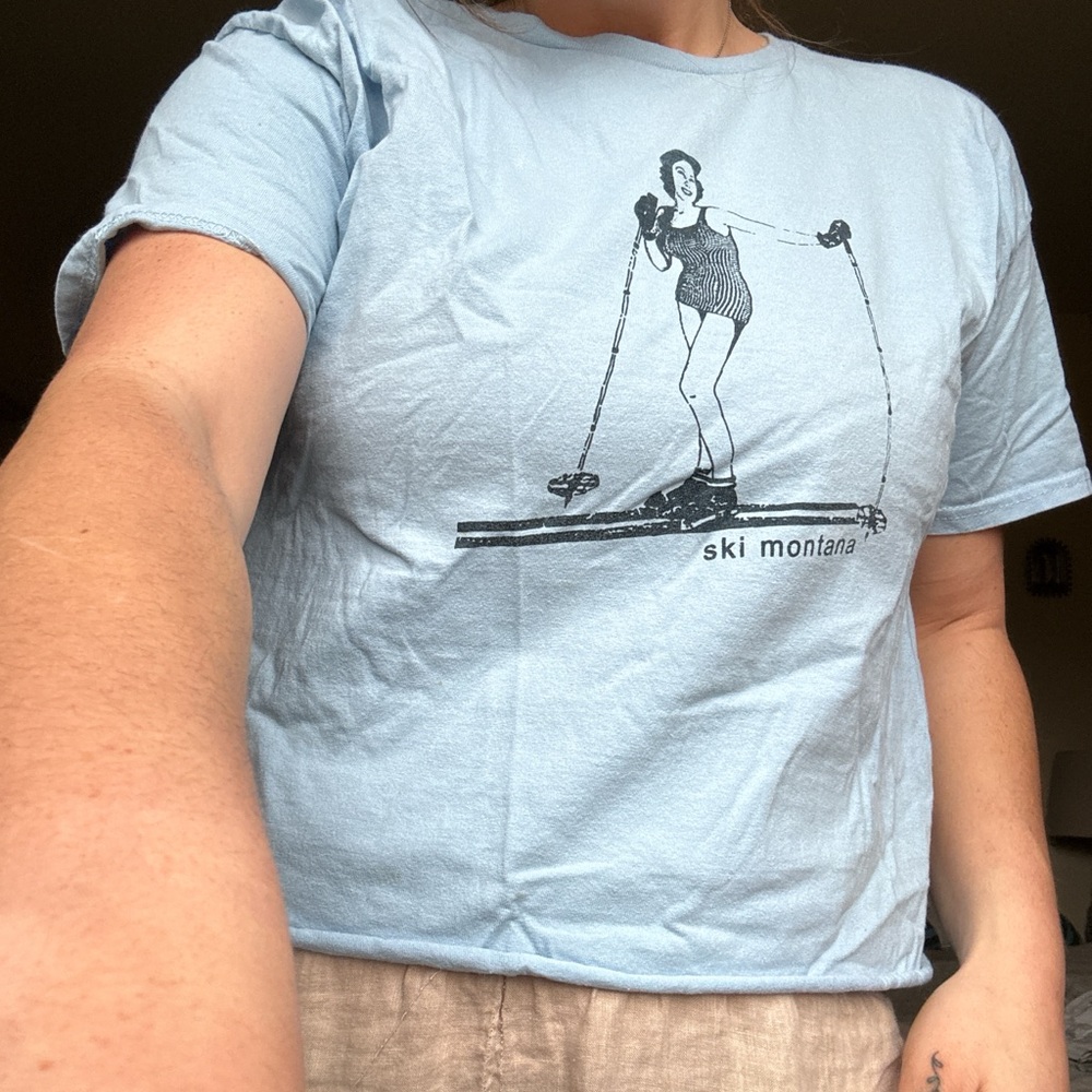Ski Montana Cropped Baby Blue T Shirt Size Large - Picture 8 of 8